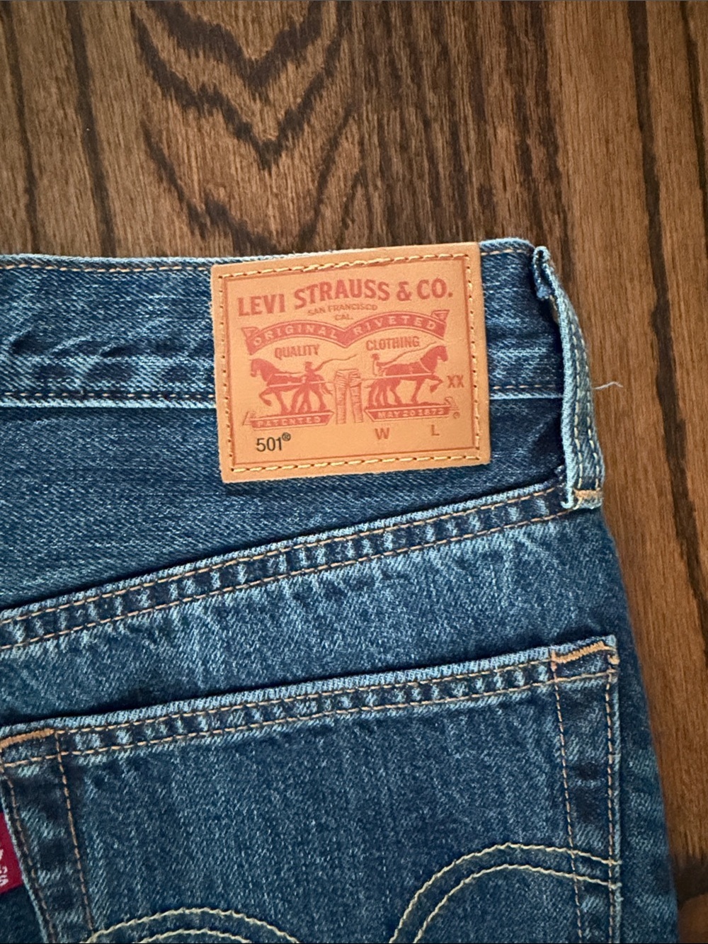 Levi’s Women’s Dark Blue Denim Cutoff Shorts with Frayed Hem - Picture 3 of 6